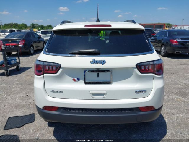 3C4NJDBB8KT847766 Jeep Compass Latitude 4x4