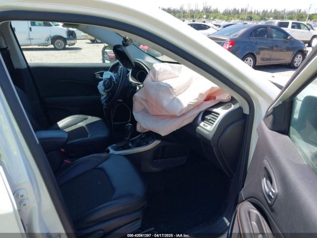 3C4NJDBB8KT847766 Jeep Compass Latitude 4x4