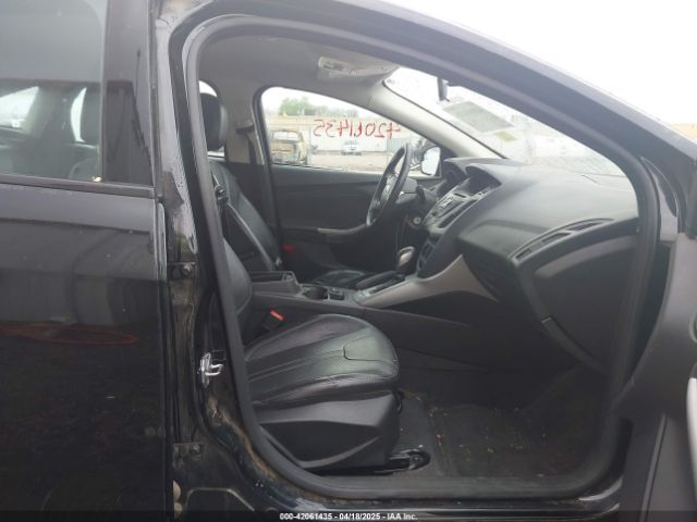 1FADP3F27EL420910 Ford FOCUS SE