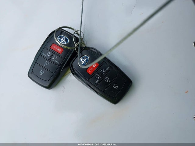 5TDKRKEC7NS119925 Toyota SIENNA LE