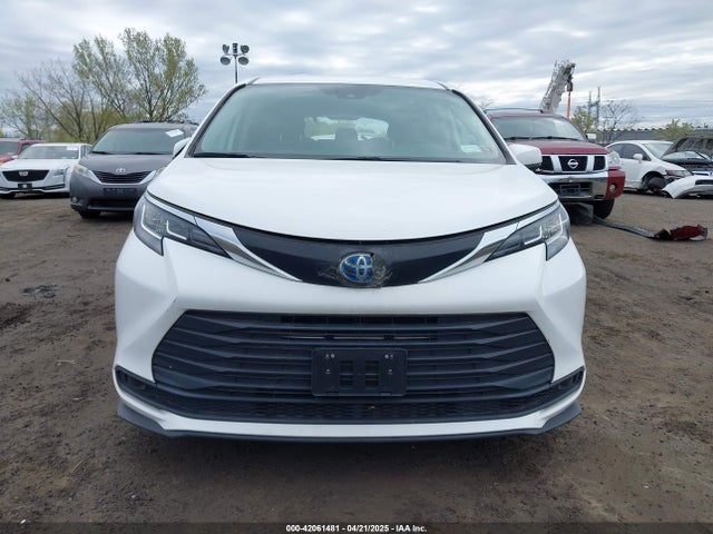5TDKRKEC7NS119925 Toyota SIENNA LE