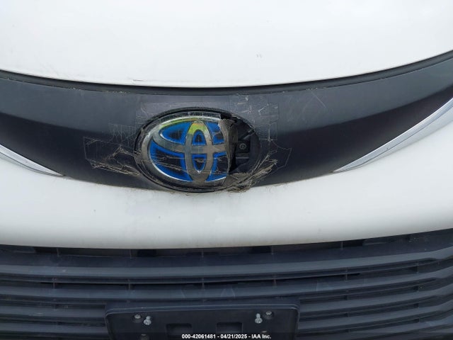 5TDKRKEC7NS119925 Toyota SIENNA LE