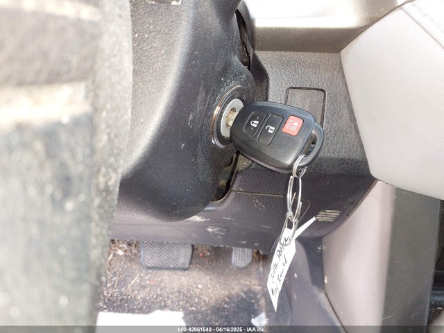 2T3RFREV1FW303100 Toyota Rav4 Xle