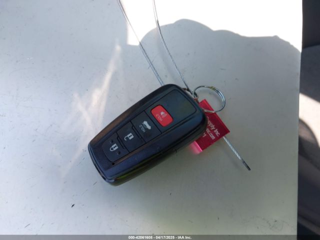 4T1R11AK3RU909197 Toyota CAMRY LE