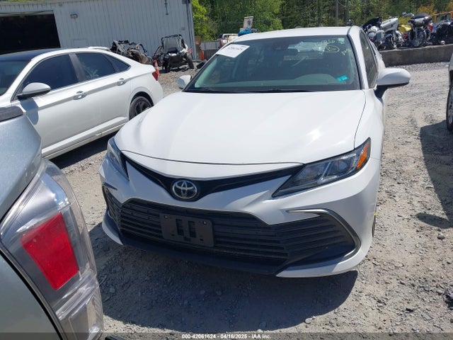 4T1C11AKXMU572963 Toyota CAMRY LE