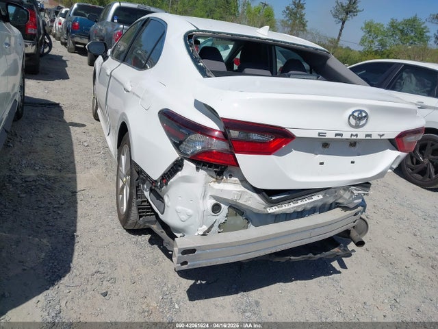 4T1C11AKXMU572963 Toyota CAMRY LE