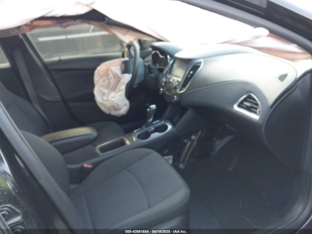 2018 CHEVROLET CRUZE 1G1BE5SM1J7105705 Photo 4