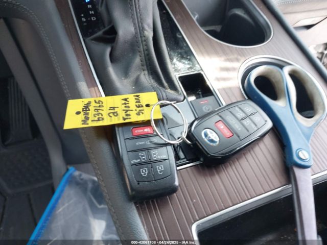 5TDJSKFC9RS111099 Toyota SIENNA XLE