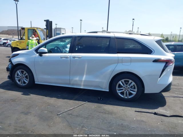 5TDJSKFC9RS111099 Toyota SIENNA XLE
