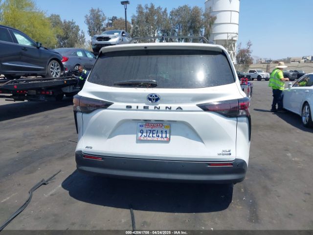 5TDJSKFC9RS111099 Toyota SIENNA XLE