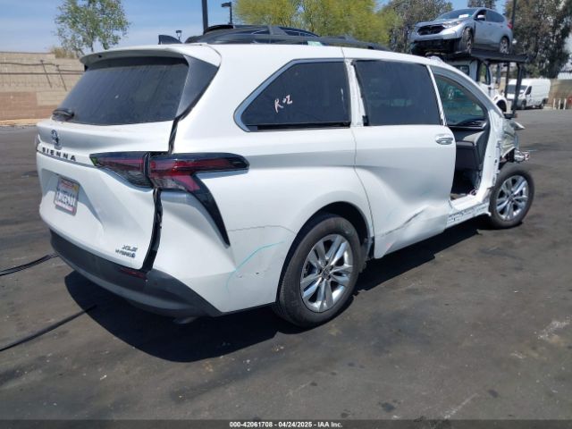 5TDJSKFC9RS111099 Toyota SIENNA XLE