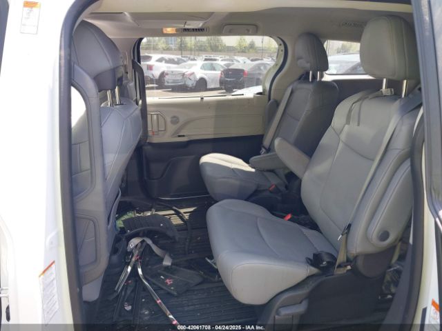 5TDJSKFC9RS111099 Toyota SIENNA XLE