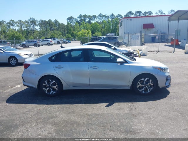 3KPF24ADXME359818 KIA Forte Lxs