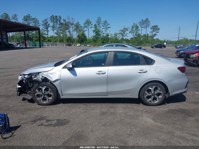 3KPF24ADXME359818 KIA Forte Lxs