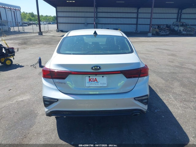 3KPF24ADXME359818 KIA Forte Lxs