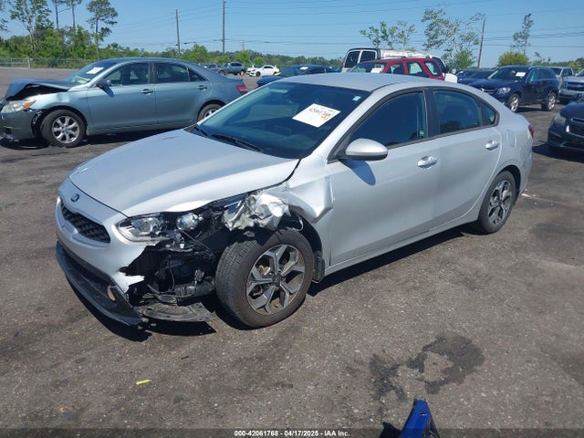 3KPF24ADXME359818 KIA Forte Lxs