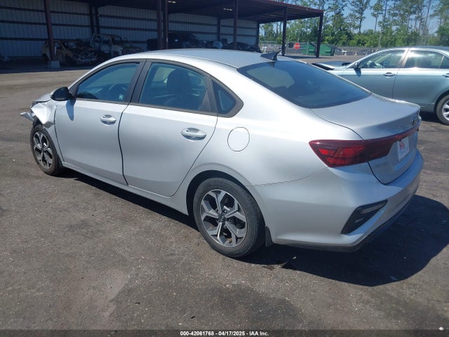 3KPF24ADXME359818 KIA Forte Lxs