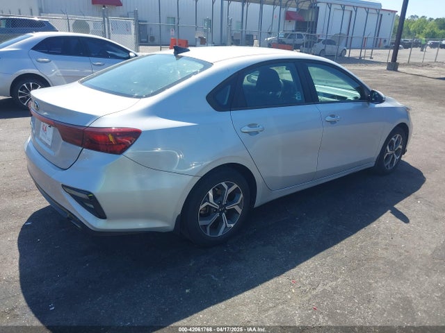 3KPF24ADXME359818 KIA Forte Lxs