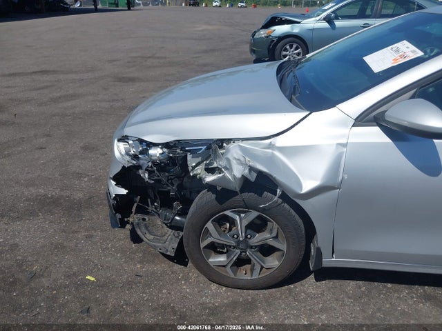 3KPF24ADXME359818 KIA Forte Lxs
