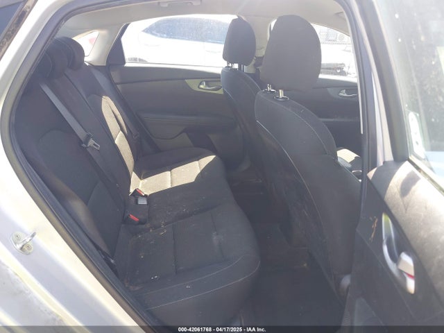 3KPF24ADXME359818 KIA Forte Lxs