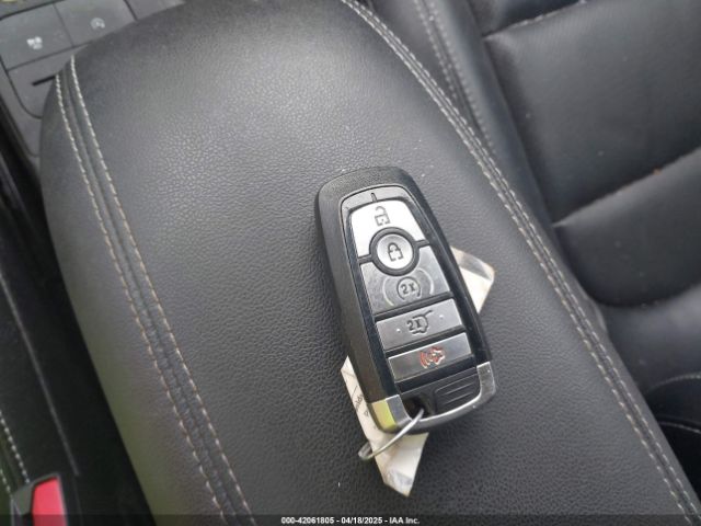 1FMCU0H62NUA17825 Ford ESCAPE SEL