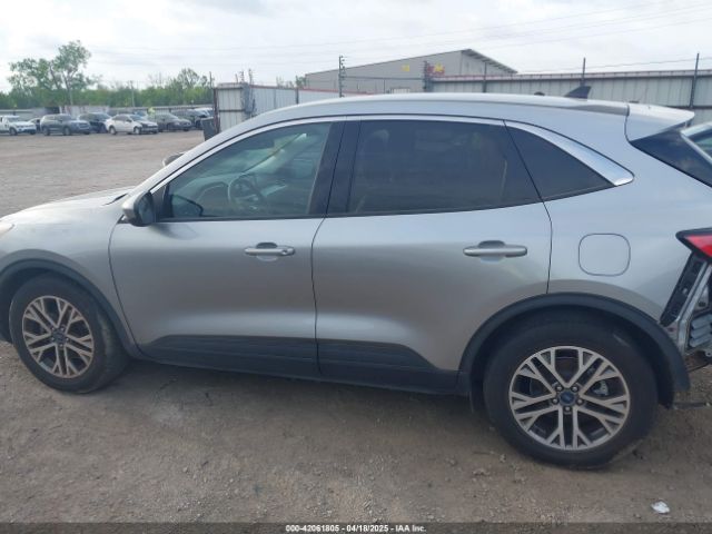 1FMCU0H62NUA17825 Ford ESCAPE SEL