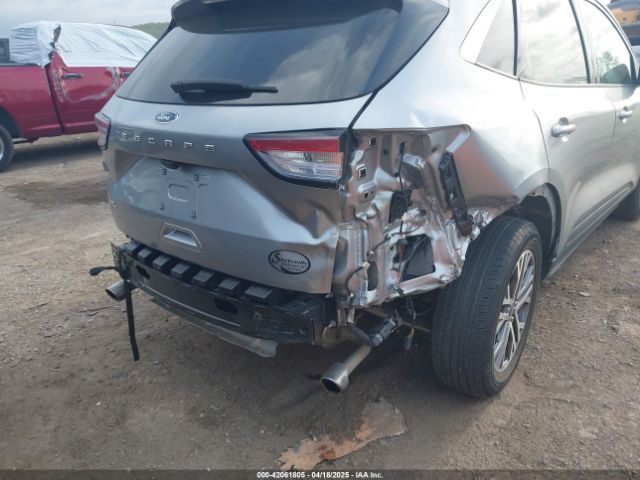 1FMCU0H62NUA17825 Ford ESCAPE SEL