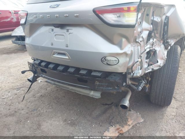 1FMCU0H62NUA17825 Ford ESCAPE SEL