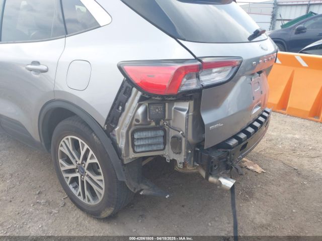 1FMCU0H62NUA17825 Ford ESCAPE SEL