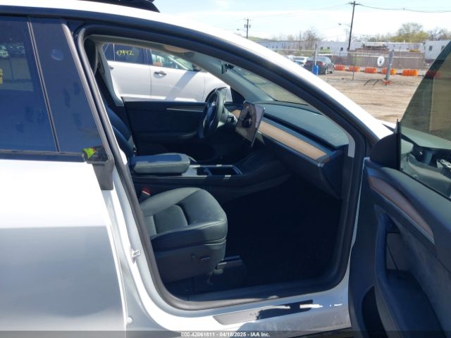2023 TESLA MODEL Y 7SAYGAEE2PF839171 Photo 4