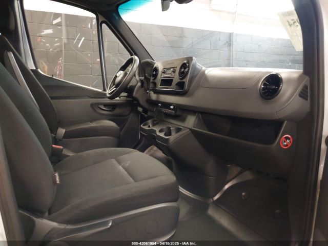 WD3PF0CD7KP054749 Mercedes-Benz Sprinter 2500 High Roof V6/standard Roof V6