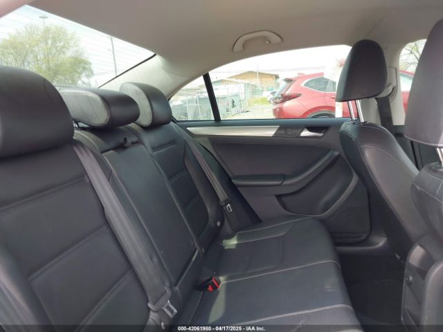 3VWDB7AJXJM219121 Volkswagen Jetta 1.4t Se/1.4t Wolfsburg Edition