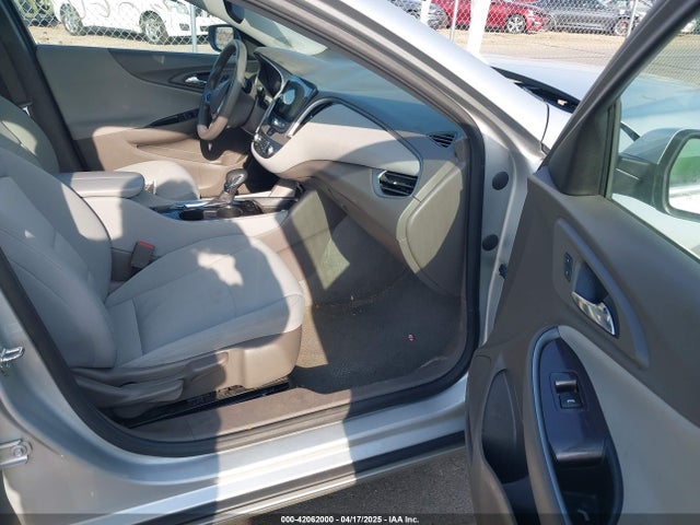 1G1ZD5ST7NF142889 Chevrolet Malibu Fwd Lt