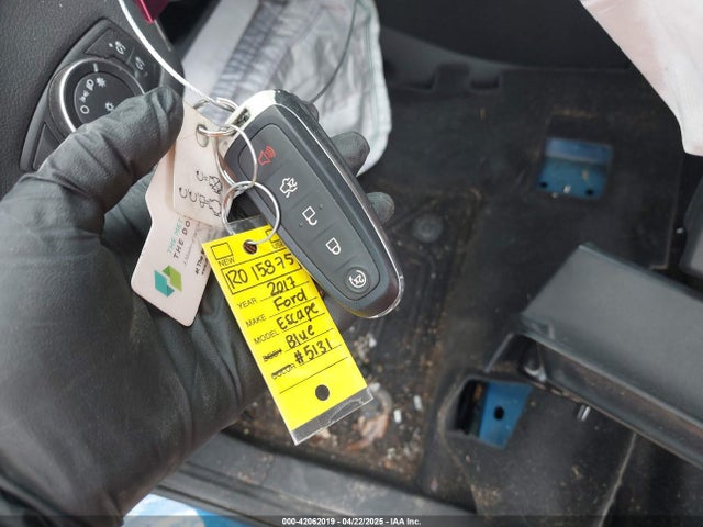 1FMCU0JD3HUE35131 Ford Escape Titanium