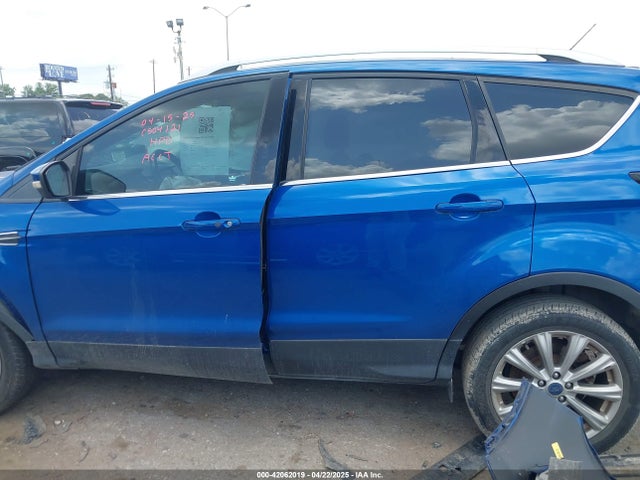 1FMCU0JD3HUE35131 Ford Escape Titanium
