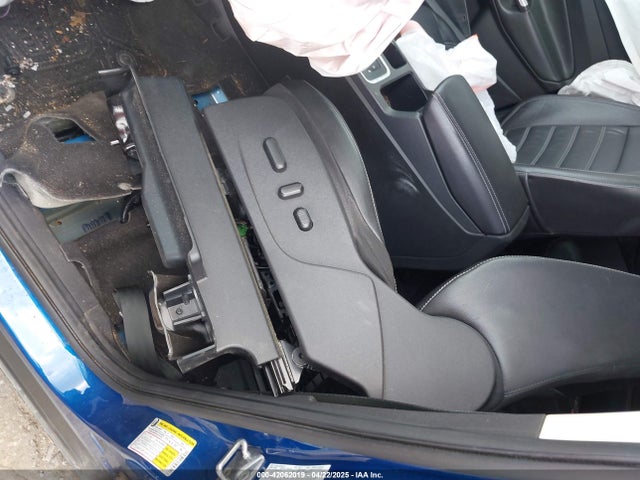 1FMCU0JD3HUE35131 Ford Escape Titanium