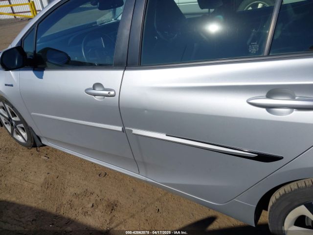 JTDKARFU0G3516680 Toyota Prius Four Touring