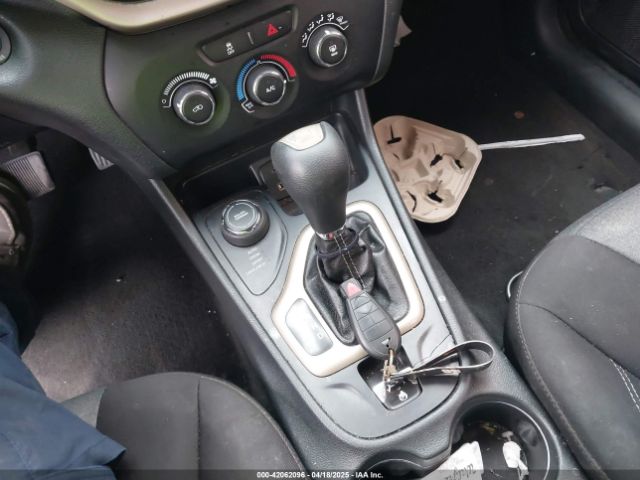 1C4PJMAB7FW635080 Jeep Cherokee Sport