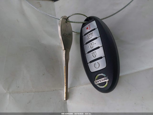JN8AT2MT2HW147638 Nissan Rogue Sl