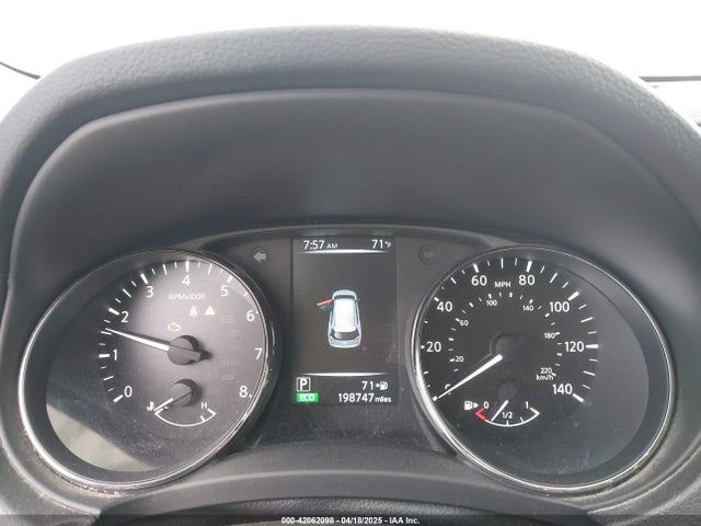 JN8AT2MT2HW147638 Nissan Rogue Sl