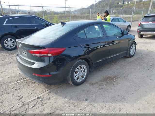5NPD74LF2HH142787 Hyundai ELANTRA SE
