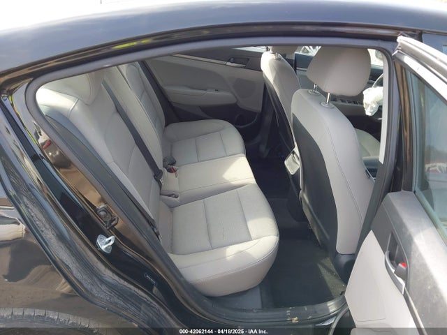 5NPD74LF2HH142787 Hyundai ELANTRA SE