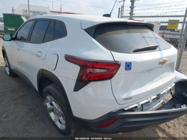 2024 CHEVROLET TRAX KL77LFE24RC166369 Photo 2