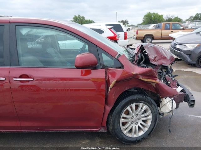 5TDYK3DC0FS565597 Toyota Sienna Xle 8 Passenger