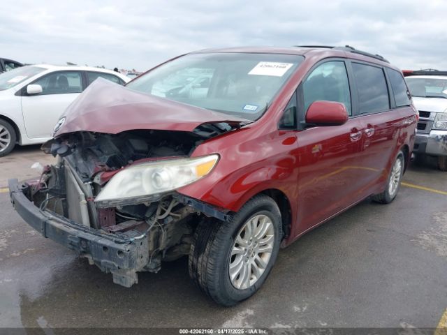 5TDYK3DC0FS565597 Toyota Sienna Xle 8 Passenger
