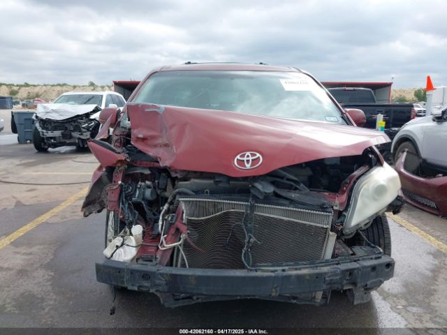 5TDYK3DC0FS565597 Toyota Sienna Xle 8 Passenger