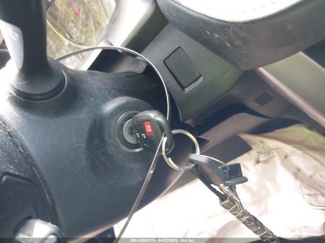 JTMZFREVXHJ103432 Toyota RAV4 LE