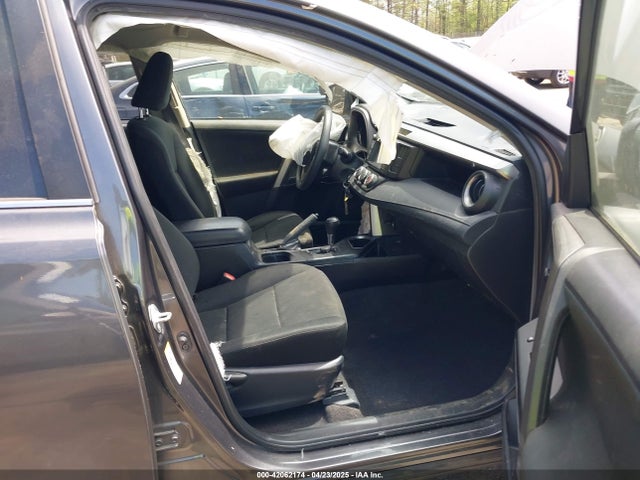 JTMZFREVXHJ103432 Toyota RAV4 LE