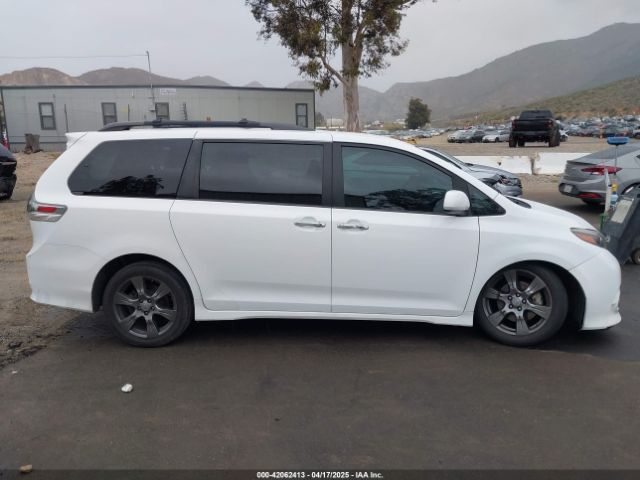 5TDXZ3DC8HS787136 Toyota Sienna Se 8 Passenger