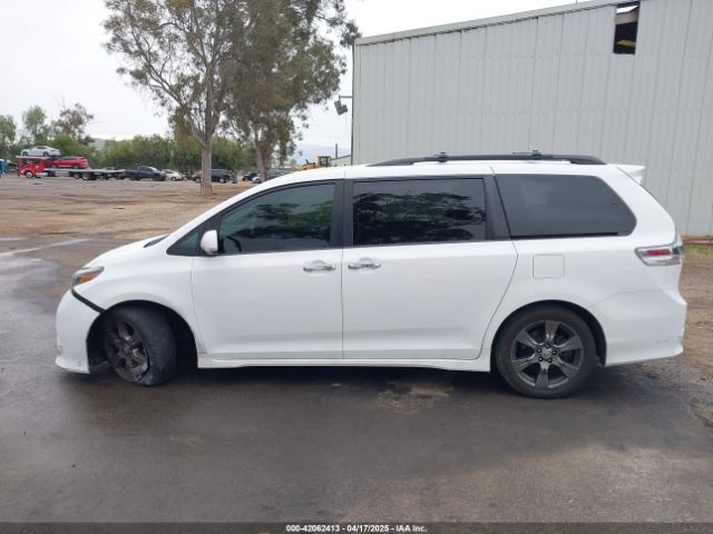 5TDXZ3DC8HS787136 Toyota Sienna Se 8 Passenger
